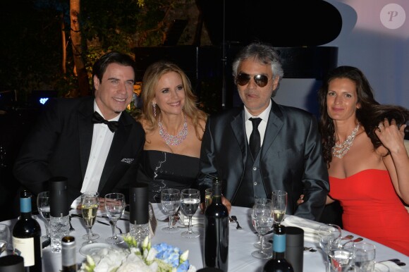 John Travolta et sa femme Kelly Preston, Andrea Boccelli, Veronica Berti à la soirée "Puerto Azul Experience" lors du 67e festival de Cannes le 21 mai 2014.