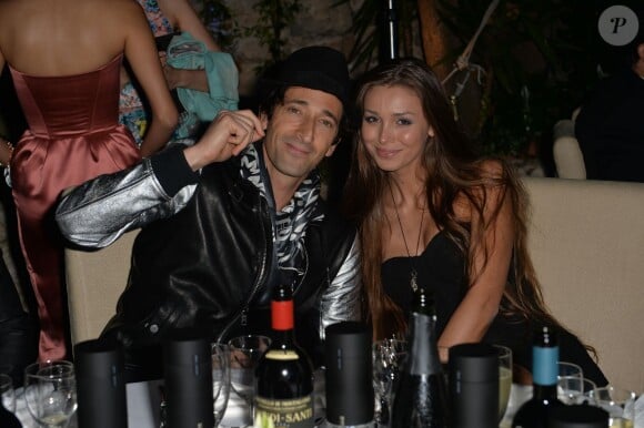 Adrien Brody et sa compagne Lara Lieto - Soirée "Puerto Azul Experience" lors du 67e festival de Cannes le 21 mai 2014.