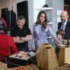 La reine Rania et le roi Abdullah II de Jordanie en visite à la boutique Urdon à Amman le 7 mai 2014