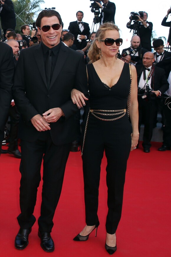 John Travolta et sa femme Kelly Preston - Montée des marches du film "Sils Maria" lors du 67e Festival du film de Cannes le 23 mai 2014.