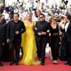 Quentin Tarantino, Uma Thurman, John Travolta, Kelly Preston et Lawrence Bender pour les 20 ans de Pulp Fiction à la montée des marches du film "Sils Maria" lors du 67e Festival du film de Cannes le 23 mai 2014.