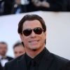 John Travolta à la montée des marches pour fêter les 20 ans de Pulp Fiction lors du 67e Festival du film de Cannes le 23 mai 2014.