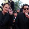Quentin Tarantino, John Travolta survoltés à la montée des marches pour fêter les 20 ans de Pulp Fiction lors du 67e Festival du film de Cannes le 23 mai 2014.