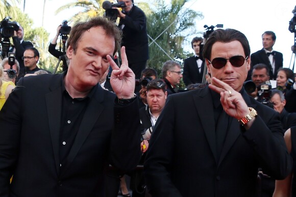 Quentin Tarantino, John Travolta survoltés à la montée des marches pour fêter les 20 ans de Pulp Fiction lors du 67e Festival du film de Cannes le 23 mai 2014.
