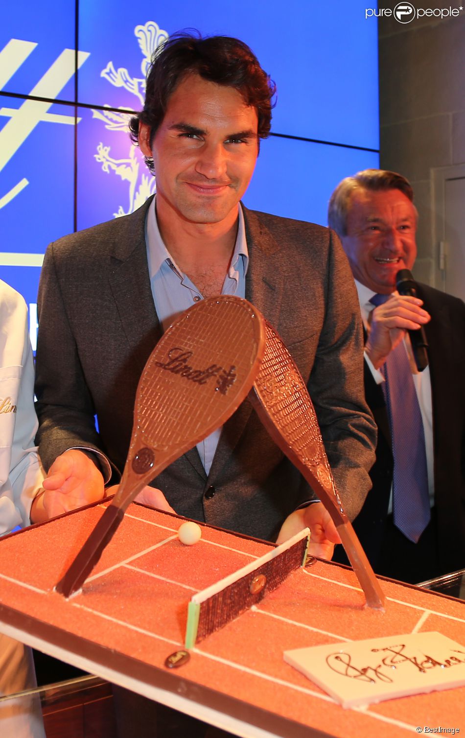 Roger Federer lors de l&#039;inauguration de la nouvelle boutique Lindt situé à proximité de l&#039;Opéra Garnier, à Paris le 23 mai 2014