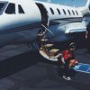 Wiz Khalifa quitte El Paso en jet privé après sa sortie de garde à vue pour possession de marijuana.