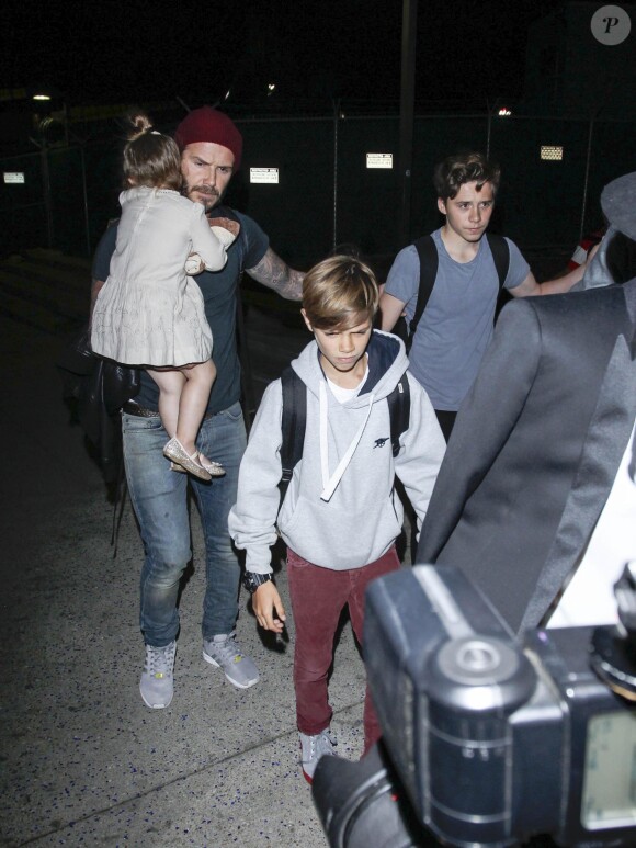 David Beckham et ses enfants Harper, Brooklyn et Romeo arrivent à l'aéroport de Los Angeles, le 23 mai 2014.