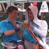 Novak Djokovic : Nouveau show du Serbe, qui trinque en plein match !