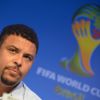 Ronaldo, ambassadeur de la coupe du monde au Brésil, lors d'une conférence de presse à Costa do Sauipe, le 5 décembre 2013