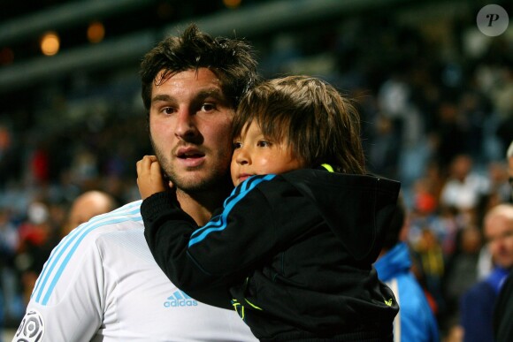 André-Pierre Gignac et son fils à Marseille, le 22 octobre 2011.
