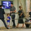 Christina Aguilera (enceinte) en famille à Beverly Hills, le 13 mai 2014.