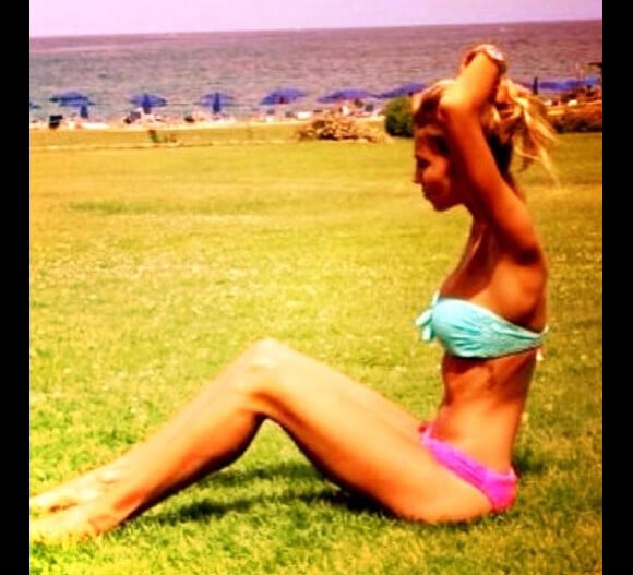 La belle Alexandra Rosenfeld dévoile une photo d'elle en bikini. Mai 2014.