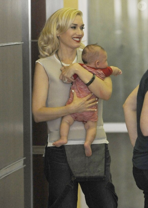 La popstar Gwen Stefani est allée dans un salon d'acupuncture avec son petit dernier, à Los Angeles, le 30 mai 2014.