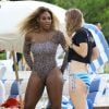 Serena Williams et Caroline Wozniacki profitent du beau temps sur une plage à Miami, le 31 mai 2014.