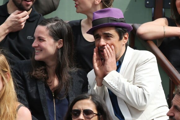 Ariel Wizman et sa compagne Osnath Assayag aux Internationaux de France de tennis de Roland-Garros à Paris, le 1er juin 2014.