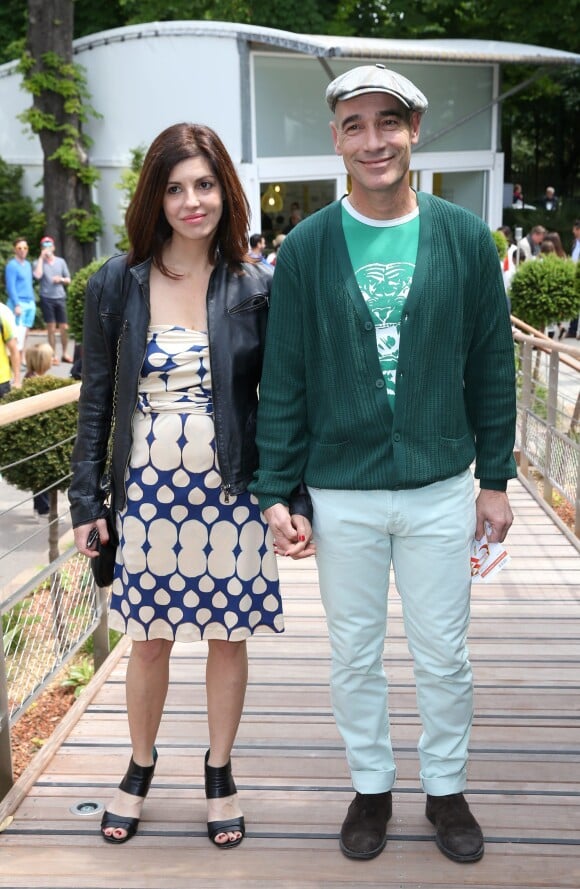 Jean-Marc Barr et sa compagne aux Internationaux de France de tennis de Roland-Garros à Paris, le 1er juin 2014.