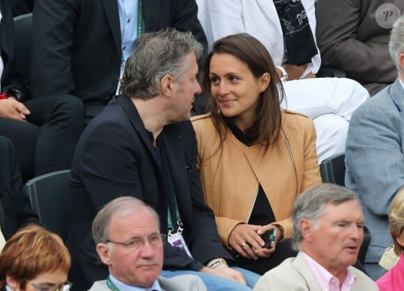 Thierry Rey et sa compagne aux Internationaux de France de tennis de Roland-Garros à Paris, le 1er juin 2014.
