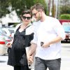 Ginnifer Goodwin (enceinte) et son mari Josh Dallas, main dans la main, à la sortie d'un centre médical à Santa Monica, le 5 mai 2014.
