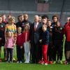 Le roi Philippe de Belgique et la reine Mathilde ainsi que leurs quatre enfants ont rendu visite aux Diables rouges, l'équipe nationale de football, au Stade Roi Baudouin le 8 juin 2014 pour leur dernier entraînement avant de s'envoler pour la Coupe du monde au Brésil.