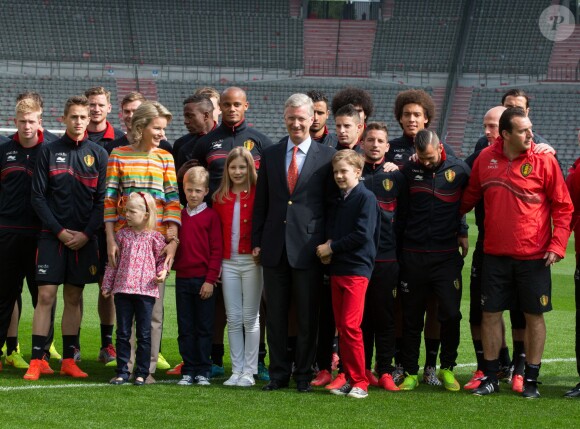 Le roi Philippe de Belgique et la reine Mathilde ainsi que leurs quatre enfants ont rendu visite aux Diables rouges, l'équipe nationale de football, au Stade Roi Baudouin le 8 juin 2014 pour leur dernier entraînement avant de s'envoler pour la Coupe du monde au Brésil.