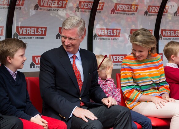 Le roi Philippe de Belgique et la reine Mathilde ainsi que leurs quatre enfants ont rendu visite aux Diables rouges, l'équipe nationale de football, au Stade Roi Baudouin le 8 juin 2014 pour leur dernier entraînement avant de s'envoler pour la Coupe du monde au Brésil.