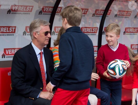 Le roi Philippe de Belgique et la reine Mathilde ainsi que leurs quatre enfants ont rendu visite aux Diables rouges, l'équipe nationale de football, au Stade Roi Baudouin le 8 juin 2014 pour leur dernier entraînement avant de s'envoler pour la Coupe du monde au Brésil.