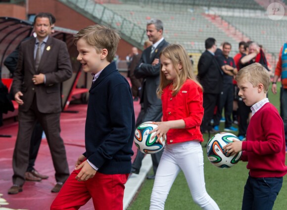 Le roi Philippe de Belgique et la reine Mathilde ainsi que leurs quatre enfants ont rendu visite aux Diables rouges, l'équipe nationale de football, au Stade Roi Baudouin le 8 juin 2014 pour leur dernier entraînement avant de s'envoler pour la Coupe du monde au Brésil.