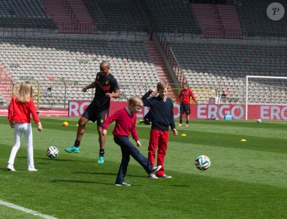 Le roi Philippe de Belgique et la reine Mathilde ainsi que leurs quatre enfants ont rendu visite aux Diables rouges, l'équipe nationale de football, au Stade Roi Baudouin le 8 juin 2014 pour leur dernier entraînement avant de s'envoler pour la Coupe du monde au Brésil.