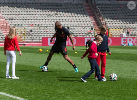 Le roi Philippe de Belgique et la reine Mathilde ainsi que leurs quatre enfants ont rendu visite aux Diables rouges, l'équipe nationale de football, au Stade Roi Baudouin le 8 juin 2014 pour leur dernier entraînement avant de s'envoler pour la Coupe du monde au Brésil.