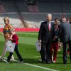 Le roi Philippe de Belgique et la reine Mathilde ainsi que leurs quatre enfants ont rendu visite aux Diables rouges, l'équipe nationale de football, au Stade Roi Baudouin le 8 juin 2014 pour leur dernier entraînement avant de s'envoler pour la Coupe du monde au Brésil.