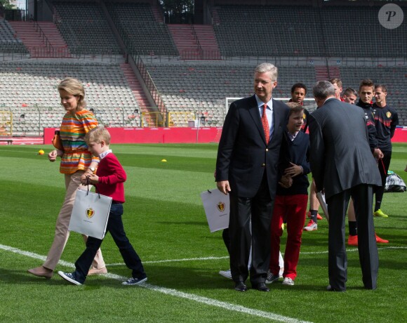 Le roi Philippe de Belgique et la reine Mathilde ainsi que leurs quatre enfants ont rendu visite aux Diables rouges, l'équipe nationale de football, au Stade Roi Baudouin le 8 juin 2014 pour leur dernier entraînement avant de s'envoler pour la Coupe du monde au Brésil.