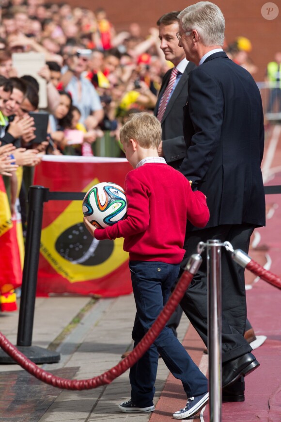 Le roi Philippe de Belgique et la reine Mathilde ainsi que leurs quatre enfants ont rendu visite aux Diables rouges, l'équipe nationale de football, au Stade Roi Baudouin le 8 juin 2014 pour leur dernier entraînement avant de s'envoler pour la Coupe du monde au Brésil.
