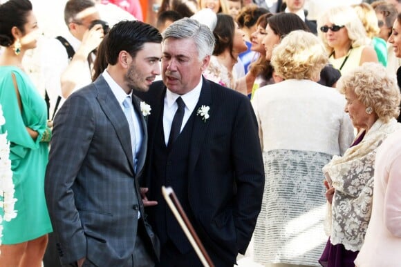 L'ex-coach du PSG Carlo Ancelotti marie sa fille Katia dans la ville de Capua en Italie le 5 juin 2014. 