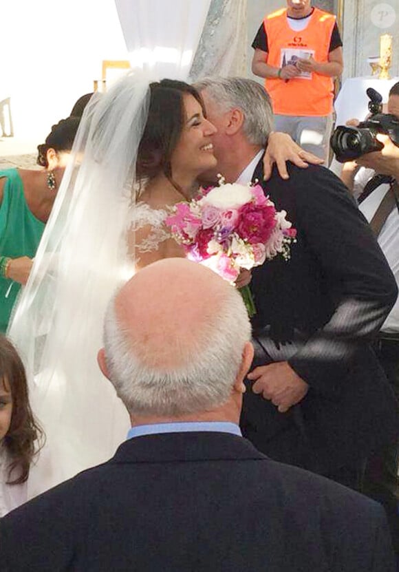 Le coach du Real Madrid Carlo Ancelotti marie sa fille Katia dans la ville de Capua en Italie le 5 juin 2014. 
