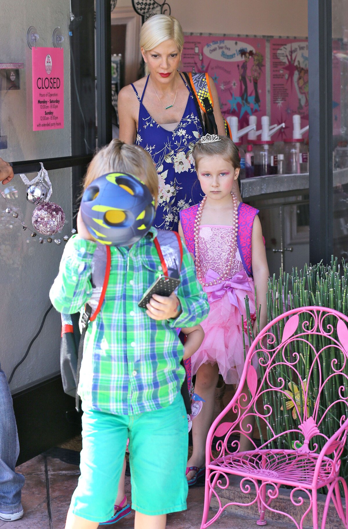 Photo : Tori Spelling Et Ses Enfants Liam Et Stella Passent La Journée ...