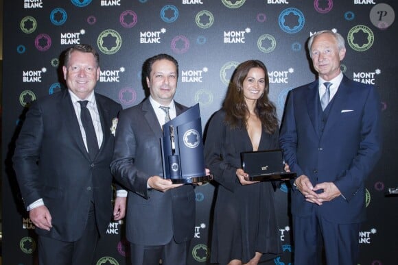 Exclusif - Michel Adé et Lutz Bethge entourent les lauréats 2014 Steve et Chiara Rosenblum au 23ème Prix Montblanc de la Culture 2014 en France à la Fondation Rosenblum à Paris le 11 juin 2014.