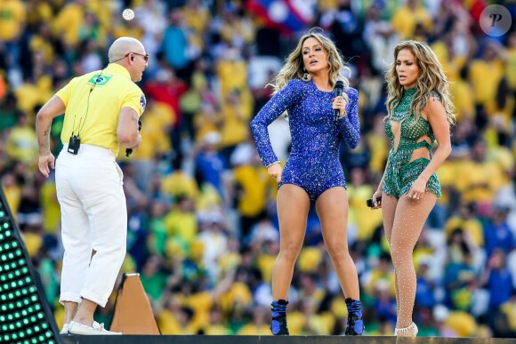 Claudia Leitte, Pitbull et Jennifer Lopez lors de la cérémonie d'ouverture du Mondial 2014 à São Paulo, le 12 juin 2014.