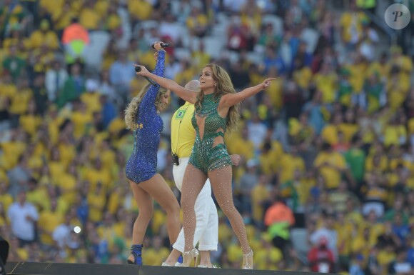Claudia Leitte, Pitbull et Jennifer Lopez lors de la cérémonie d'ouverture du Mondial 2014 à Sao Paulo, le 12 juin 2014.