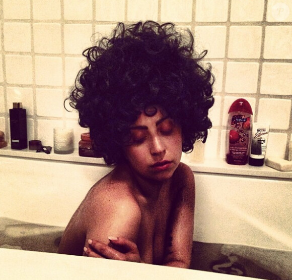 Lady Gaga a publié une photo d'elle nue dans sa baignoire sur Instagram, le 12 juin 2014.