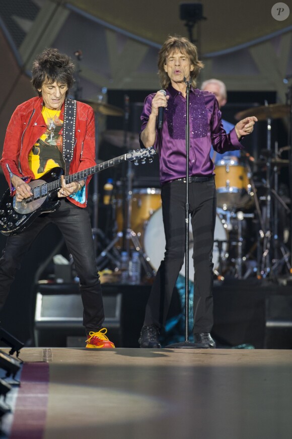 Ronnie Wood et Mick Jagger au concert des Rolling Stones au Stade de France à Paris, le 13 juin 2014.