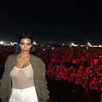Kim Kardashian : La 1re fan de Kanye West seins nus devant 100 000 personnes