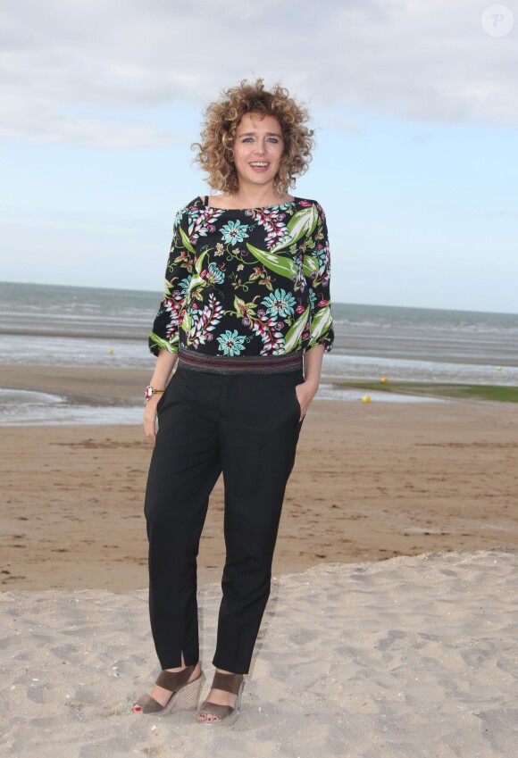 Valeria Golino sur la plage lors du Festival du film romantique de Cabourg, le 14 juin 2014.