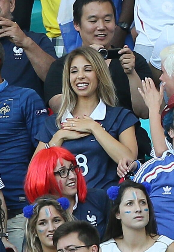 Fanny, la compagne de Mathieu Valbuena lors du match de l'équipe de France et la Suisse au stade Fonte Nova à Salvador de Bahia au Brésil, le 20 juin 2014