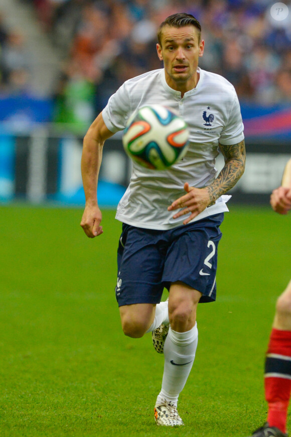 Mathieu Debuchy lors du match amical entre la France et la Norvège au Stade de France à Saint-Denis le 27 mai 2014