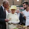 La reine Elizabeth visite le marché St. George à Belfast, le 24 juin 2014.