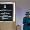 La reine Elisabeth II inaugure le nouveau terminal 2 de l'aéroport d'Heathrow à Londres, le 23 juin 2014.