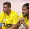 Les deux Julien dans les vestiaires du stade (Les Anges de la télé-réalité 6 - épisode du mercredi 25 juin 2014.)