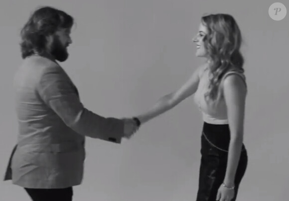 L'acteur Haley Joel Osment n'a pas hésité à se laisser gifler par une inconnue dans la vidéo parodique "The Slap", mise en ligne le 23 juin 2014.