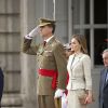 Le roi Felipe VI et la reine Letizia d'Espagne reçoivent les membres des forces armées et la garde civile au palais royal de Madrid le 25 juin 2014.