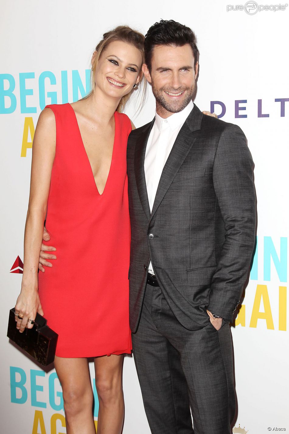 Behati Prinsloo et Adam Levine lors de la première du film New York Melody (&quot;Begin Again&quot;) à New York, le 25 juin 2014.